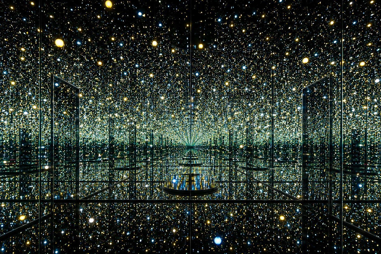 How Yayoi Kusama’s Infinity Mirror Rooms Reshaped the Modern Art World